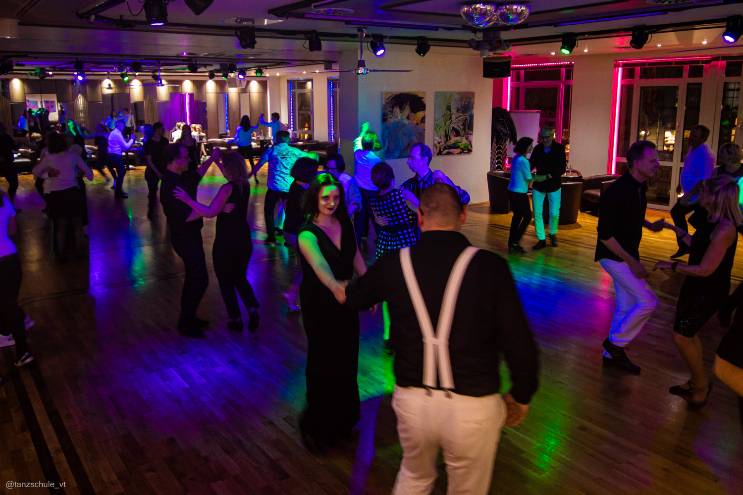 20230318 Black and White Tanzparty 3446